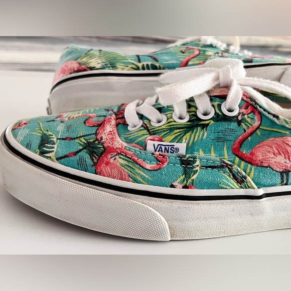 VANS | 10 | Flamingo Print - Picture 12 of 16